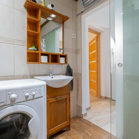 Cosy Flat With Balcony Апартаменты *