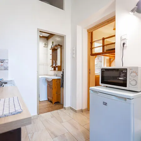 Cosy Flat With Balcony Apartment *